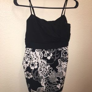 Cute dress with pockets on the side!